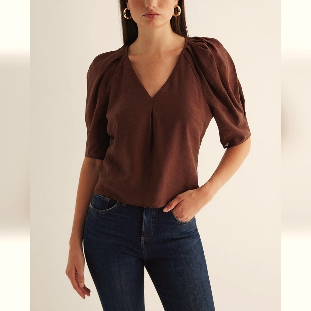 Unique Figure-Flattering Blouse, V-Neck, Fitted at Waist
